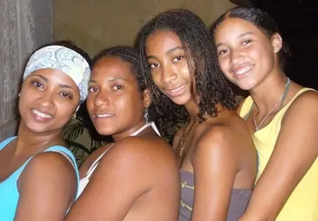 Entre risadas, abraços e olhares cheios de carinho, esse momento guarda tudo o que somos: irmãs